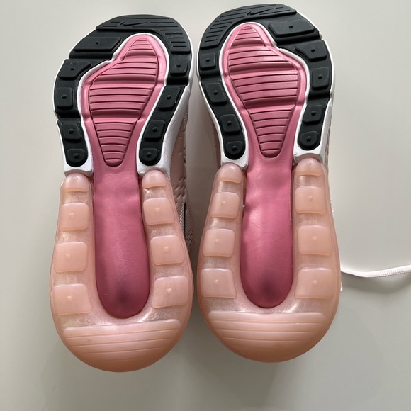 Nike Women's Air Max 270 - NWT - Picture 7 of 8